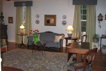 Magnolia Cottage Bed And Breakfast