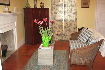 Magnolia Cottage Bed And Breakfast