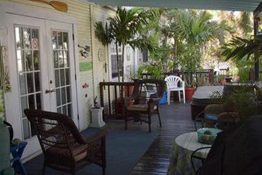 پانسیون The Beach Bungalow