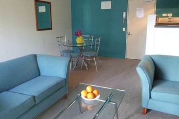 아파트 Willis Village