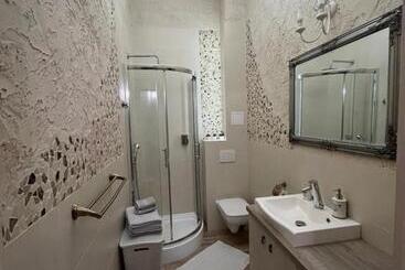 Общежитие Dworek Hołny