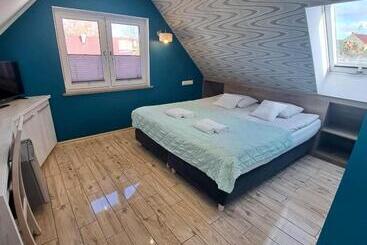 تختخواب و صبحانه Helios