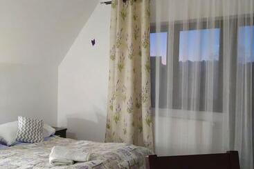 تختخواب و صبحانه Lawenda