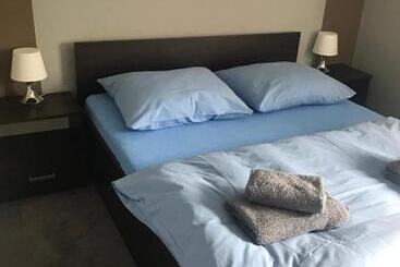 בית מלון כפרי Holidays