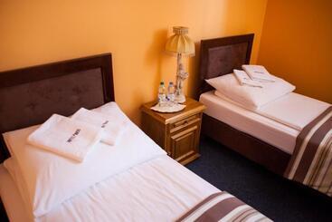 호텔 Noclegi Restauracja Boss