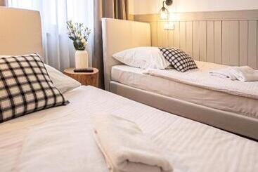 هتل Sajmino Family House