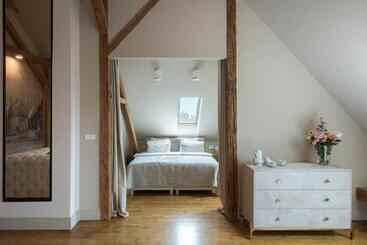 בית מלון כפרי Zamek Sarny   Schloss Scharfeneck