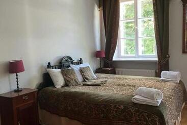 アパートホテル Pałac Chojnata