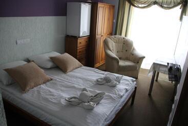 פנסיון Pensjonacik Elmi