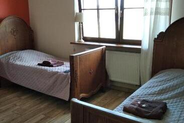 호스텔 Gospoda U Baby Jagi