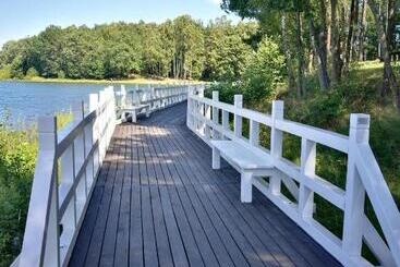 호스텔 Pokoje Hotelowe Nad Jeziorem Jelen