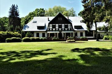 Bed and Breakfast Dworek Osiecki