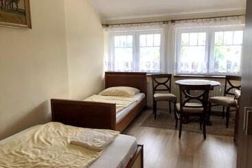 민박 Willa Na Wzgórzu Wandy