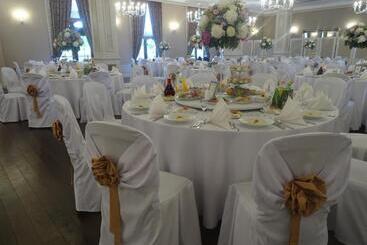 בית מלון כפרי Pałac W Konarach