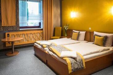 호텔 Restauracja Tawerna Gliwice