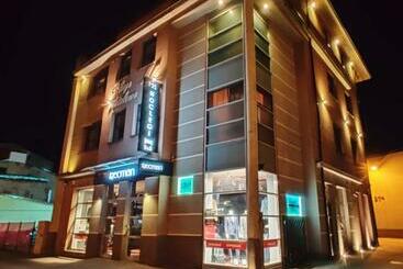 مبيت وإفطار Noclegi M4