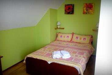Bed and Breakfast Rezydencja Rowita