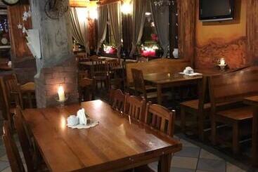 تختخواب و صبحانه Stratos