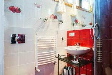 تختخواب و صبحانه Villa Cynamon