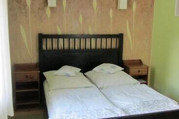 צימר Willa W Ogrodzie