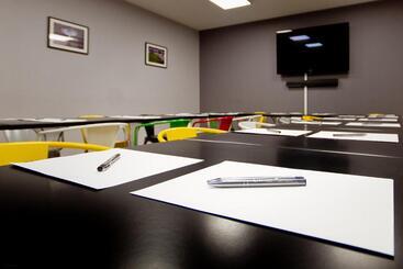 酒店 Wiki Sanok Events & Bowling