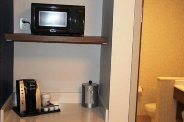 فندق Holiday Inn Express & Suites Phoenix Airport North, An Ihg