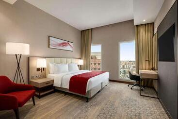 בית מלון כפרי Ramada By Wyndham Riyadh King Fahd Road