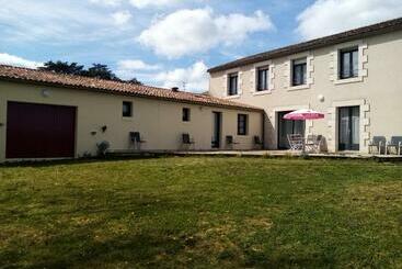 Bed and Breakfast Le Logis Gourmand à Payroux 5 Chambres à 59 Euros Chacunes Pdj Compris Fermé Sur Ce Site Merci De Me