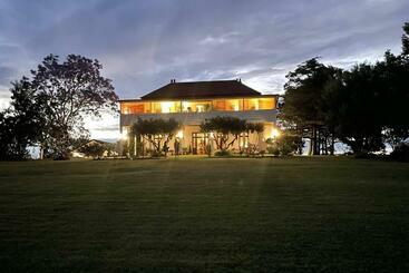 Bed and Breakfast Leconfield House