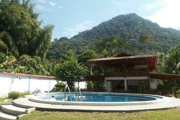 تختخواب و صبحانه Montaña Suites