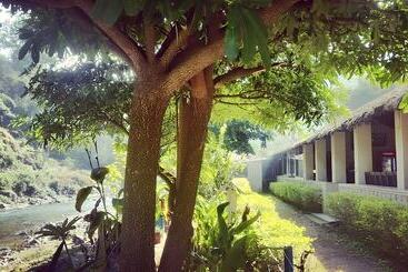 בית מלון כפרי Aita River Resort