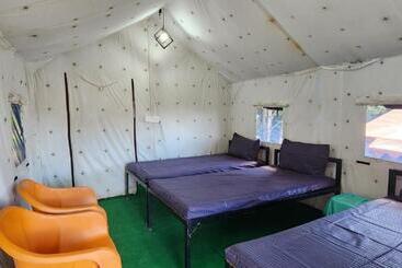 ホテル Instaview Kanatal