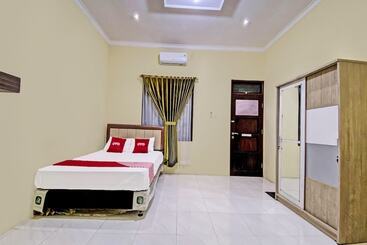 호텔 Oyo 92244 Mariko S House