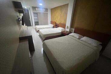 בית מלון כפרי Prado 72 Inn