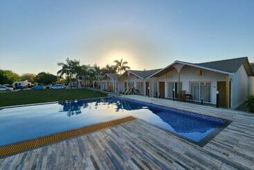 בית מלון כפרי Vits Daman Devka Beach