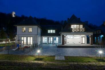 アパートホテル Artroom