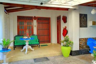 住宿加早餐  R Home Stay