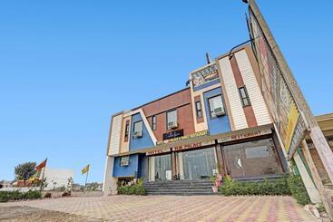 Collection O 80732 Hotel H B Palace Restaurant