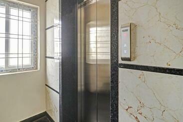 酒店 Collection O Cka Boarding And Lodging