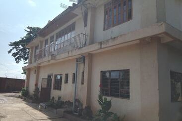 Kinyaiya S Farm Lodge