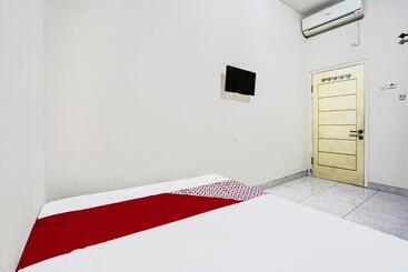 ホテル Oyo 92190 Arya Guest House