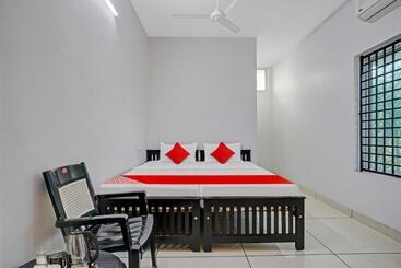 호텔 Oyo Flagship 80820 Hornbill Residency