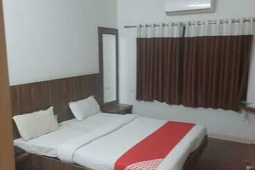 فندق Spot On 80793g Abhay Guest House