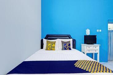 Отель Spot On 92179 Latinos House