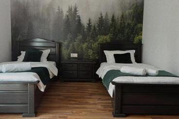 Пансион Conacul Vanatorului Borlova Muntele Mic Enduro Base