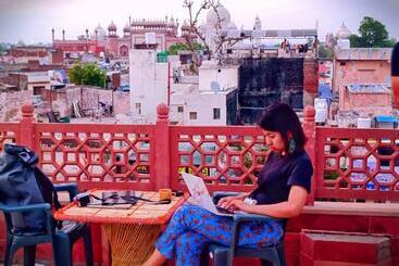 بنسيون India Inn