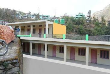 Vivek And Eevanto Hotel, Phata