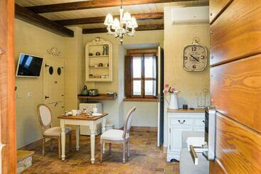 1870 Bed & Breakfast