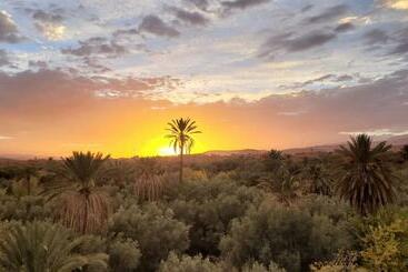 مبيت وإفطار Chantal S Retreat