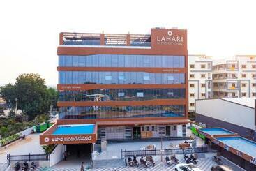 Отель Lahari International